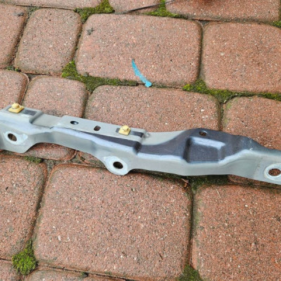 Wspornik uchwyt błotnika prawy mocowanie Renault Clio 4 IV 641345034R