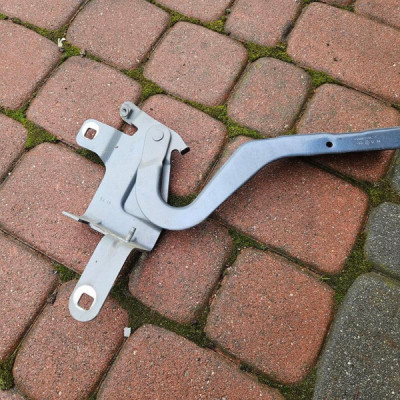 Zawias maski prawy PROSTY Renault Clio 4 IV 654006253R TEKPN