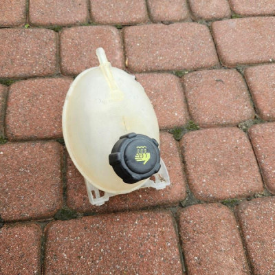 Zbiorniczek płynu chłodniczego wyrównwczy Renault Clio 4 IV 217100680R