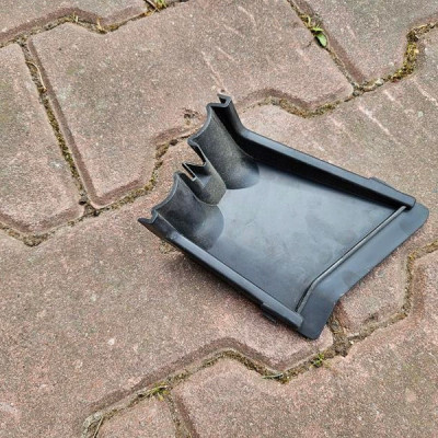 Obudowa pokrywa bezpieczników skrzynka puszka Renault Clio 4 IV 243501812R