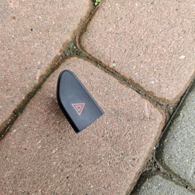 Przycisk włacznik awaryjnych swiateł Renault Clio 4 IV 252907372R