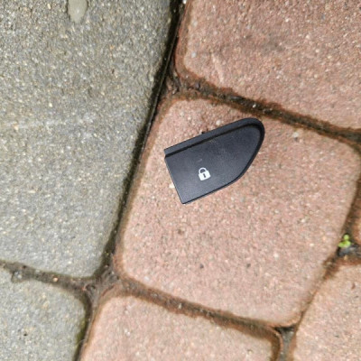 Przycisk włacznik centralnego zamka zamykania Renault Clio 4 IV 252103678R