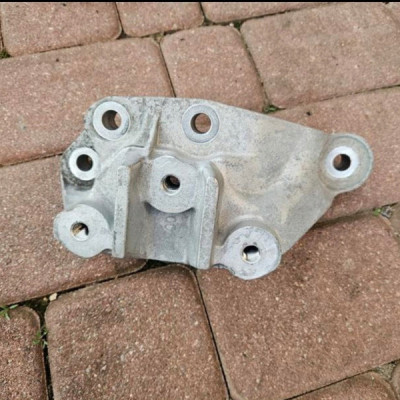 Poduszka łapa skrzyni silnika 2.0D 174KM LSQ OPEL INSIGNIA B LIFT 84241900