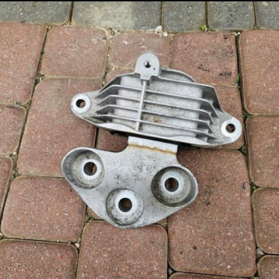 Poduszka łapa skrzyni silnika 2.0D 174KM LSQ OPEL INSIGNIA B LIFT 84241899