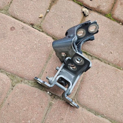 Zawias zawiasy przód przedni lewe lewy TEKPN EUROPA Renault Clio 4 IV