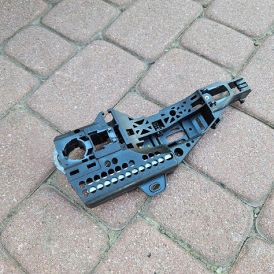 Podstawa klamki przód przednia PRAWA europa Renault Clio 4 IV