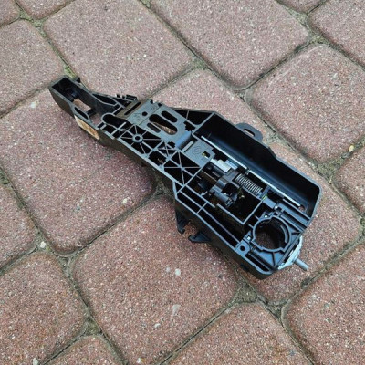 Podstawa klamki przód przednia LEWA europa Renault Clio 4 IV