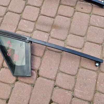 Szyba drzwi przód przednia lewa trójkat Renault Clio 4 IV 2018r