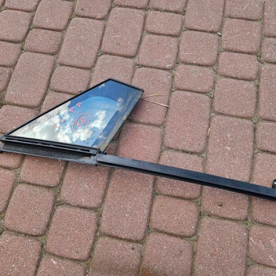 Szyba drzwi przód przednia prawa trójkat Renault Clio 4 IV 2018r