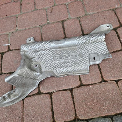 Obudowa osłona termiczna Renault Clio 4 IV 483822393R