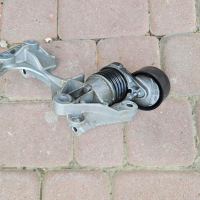 Uchwyt mocowanie alternatora łapa 0.9 TCe Renault Clio 4 IV 117101869R