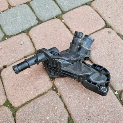 Krócieć termostat obudowa trójnik 0.9 TCe Renault Clio 4 IV 110616064R