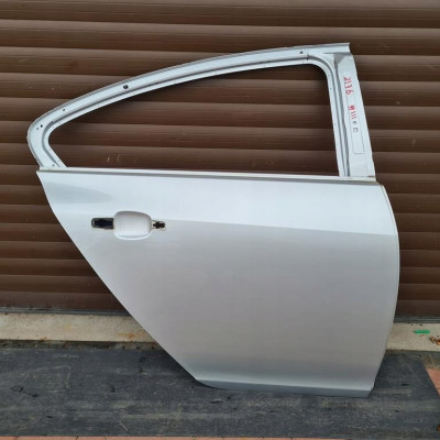 Drzwi tył tylne HB SEDAN Opel Insignia