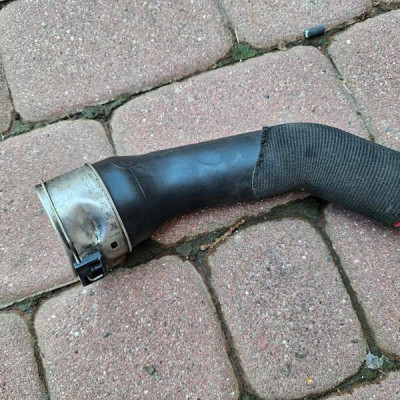 Opaska rury intercoolera powietrza 0.9 TCe Renault Clio 4 IV 144604599R