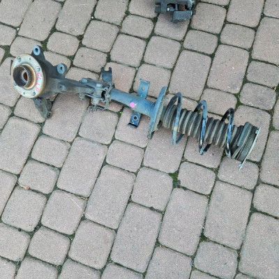 Mcperson zwrotnica amortyzator 0.9 TCe Renault Clio 4 IV Captur 543022511R