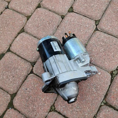 Rozrusznik 0.9 TCe Renault Clio 4 IV 233000557R