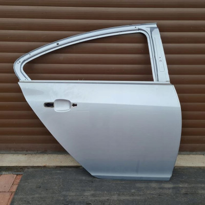 Drzwi tył tylne HB SEDAN Opel Insignia