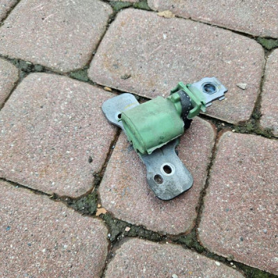 Wieszak wspornik wydechu uchwyt captur Renault Clio 4 IV 206515983R