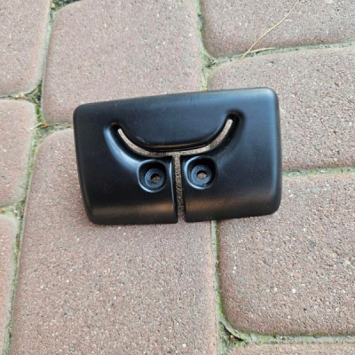 Zapinki obudowa pasa środkowego oparcia kanapy tył Opel Corsa F 9837924680