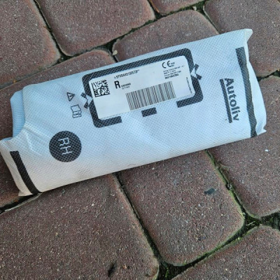 Poduszka fotela fotelówka prawa AIRBAG Opel Corsa F 9821954780