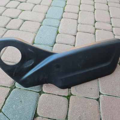 Obudowa osłona fotela plastik pasażera Opel Corsa F 9824485280