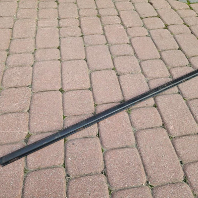 Uszczelka zgarniacz przód przednia Opel Corsa F E-Corsa 9823196480 3559681