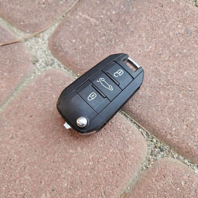 Kluczyk obudowa 3 przyciski scyzoryk stacyjka Opel Corsa F 9811802177