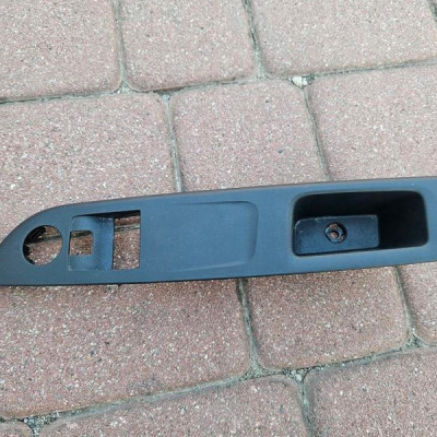 Panel przycisków boczka osłona Opel Corsa F E-Corsa 39176128 9830172780