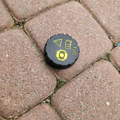 Korek zbiorniczka wyrównawczego płynu Opel Corsa F 32669438