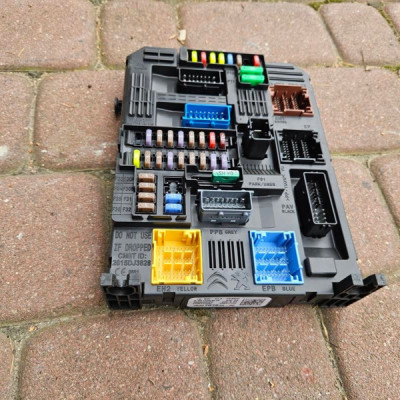 Skrzynka bezpieczników BSI 1.2i AUTOMAT Opel Corsa F 9830707680