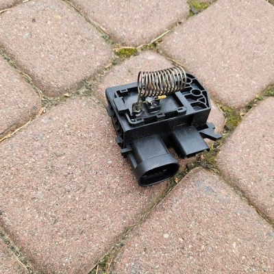 Opornica rezystor dmuchawy wentylatorów Opel Corsa F 9829220580