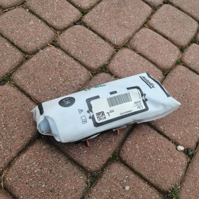 Poduszka fotela fotelówka lewa AIRBAG Opel Corsa F 9821954880