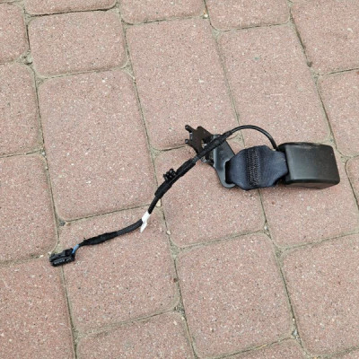 Zapinka pasa wpinka tył tylna lewa pasów Opel Corsa F 6403047ETD