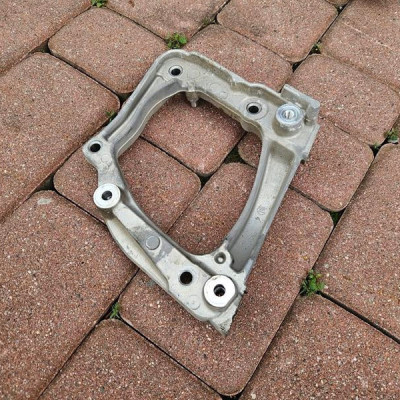 Uchwyt mocowanie wspornik klimatyzacji Opel Corsa F Peugeot 208 9826641380