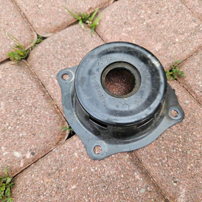 Mocowanie wspornik pompy VACUM Opel Corsa F Peugeot 208 9803504280