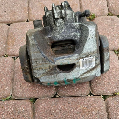 Zacisk przód przedni lewy jażmo Opel Corsa F Peugeot 208 9835571780