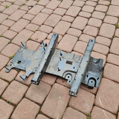 Podstawa akumulatora ŁAPA wspornik Opel Corsa F Peugeot 208 9834471180