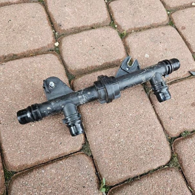 Przewód rura krócieć kolanko magistrala Opel Corsa F Peugeot 208 9834745480