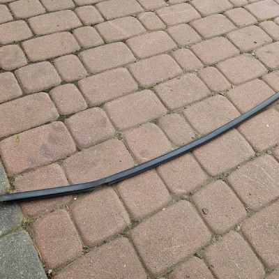 Zgarniacz przód przedni lewy uszczelka drzwi Renault Clio 4 IV