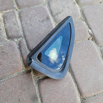 Szyba tył tylna karoseryjna osobówka lewa Renault Clio 4 IV