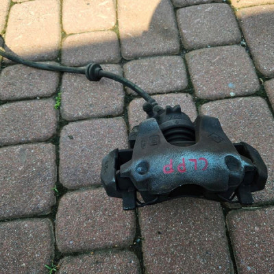 Zacisk przód przedni prawy Renault Clio 4 IV