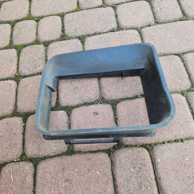 Łapacz dolot powietrza kierownica prowadnica Renault Clio 4 IV