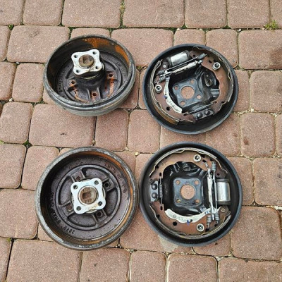 Zacisk bębny łożysko piasta bębny Renault Clio 4 IV