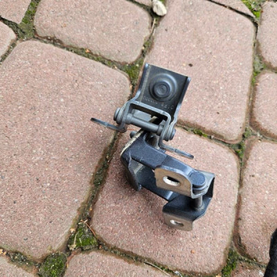 Zawiasy klapy tył tylnej klapy Renault Clio 4 IV