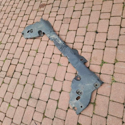 Obudowa osłona plastik belki tył tylnej Renault Clio 4 IV 555827336R