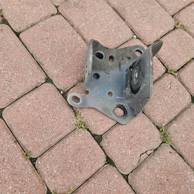 Uchwyt mocowanie lewe belki tył tylnej Renault Clio 4 IV 554318403R