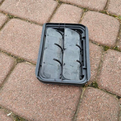 Kratka wentylacyjna dekompresyjna Renault Clio 4 IV 7700838358