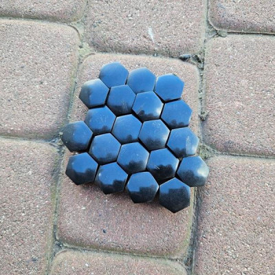 Nakłądki na sruby zaślepki 17 Opel Corsa F