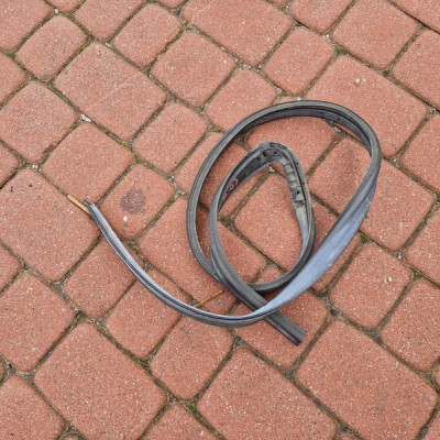 Uszczelka lewa drzwi 3 drzwi karoseryjna Opel Corsa D
