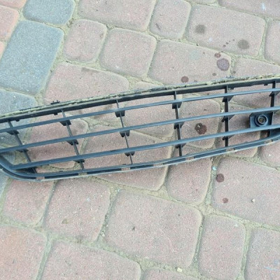 Kratka zderzaka przód przednia środkowa Opel Corsa D 13179942